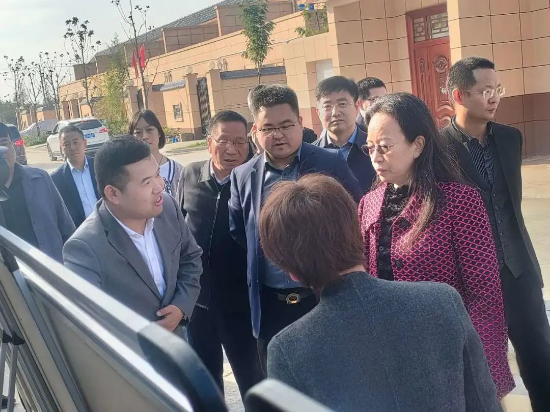 <b>住房和城鄉建設部村鎮建設司副司長董紅梅一行來我司污水項目調研</b>